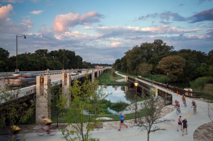 ARS_RACR_20131005_6595FF